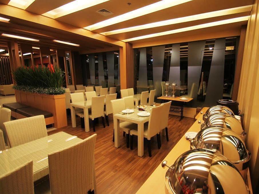The L Hotel Entertainment Batam Экстерьер фото