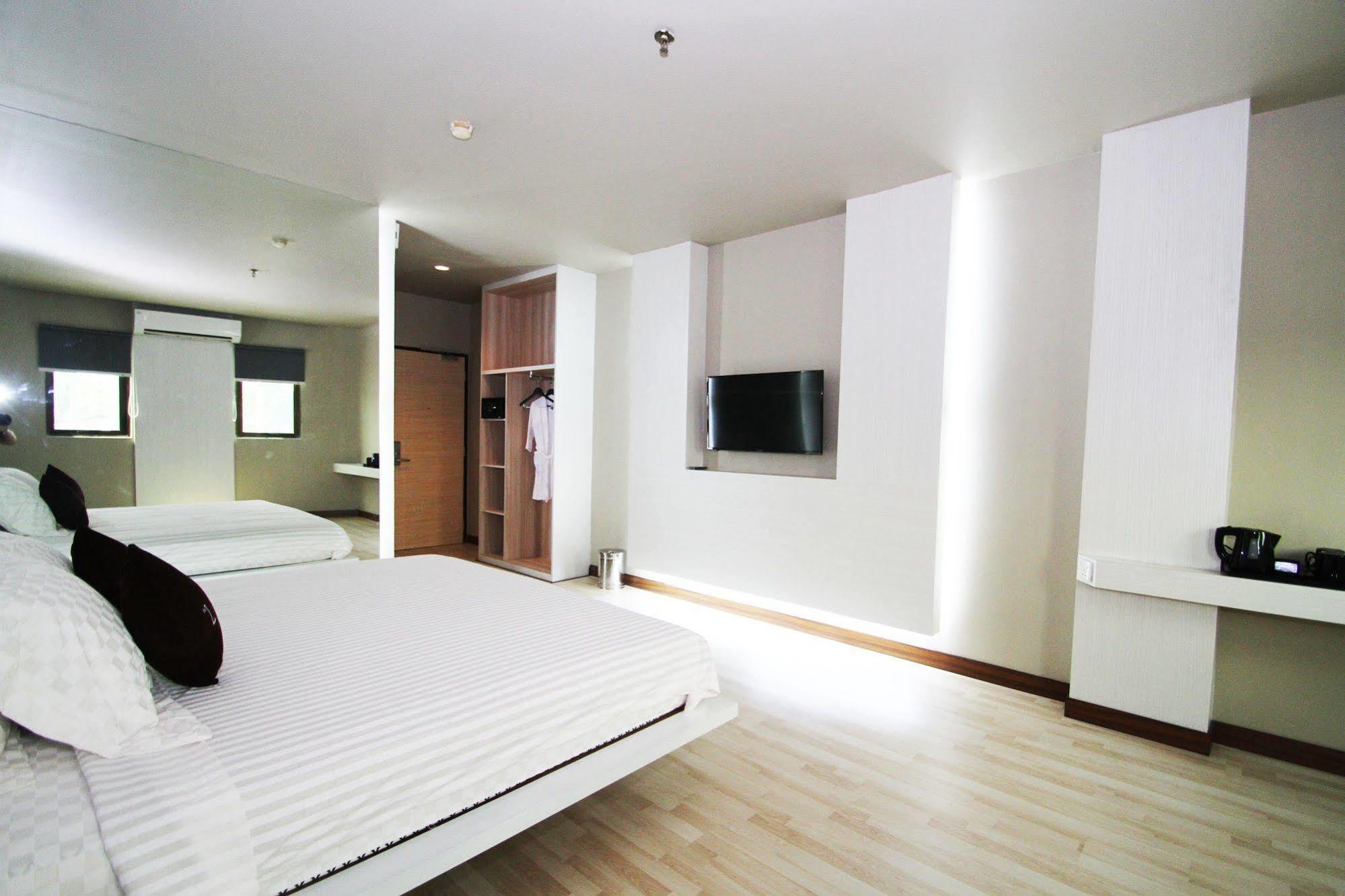 The L Hotel Entertainment Batam Экстерьер фото