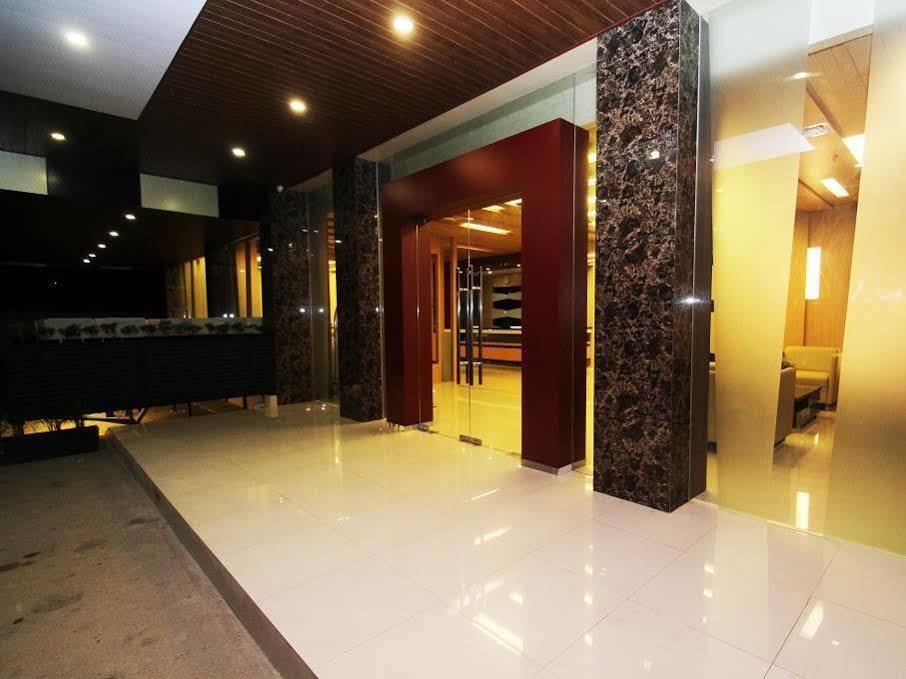 The L Hotel Entertainment Batam Экстерьер фото