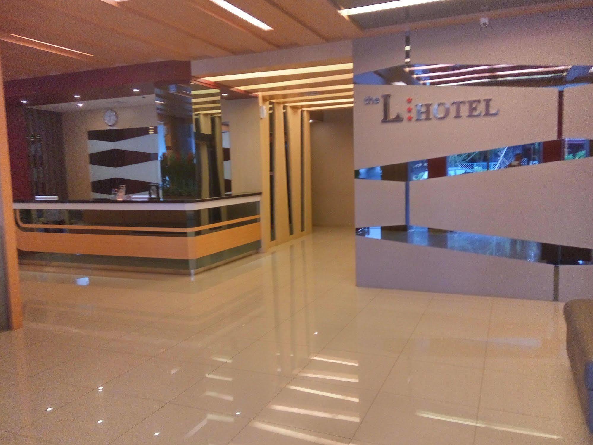 The L Hotel Entertainment Batam Экстерьер фото