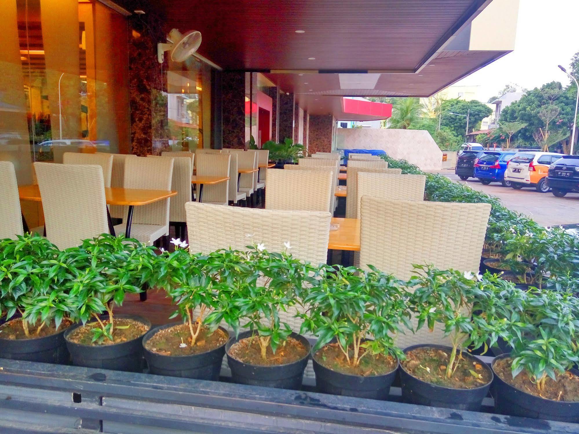 The L Hotel Entertainment Batam Экстерьер фото