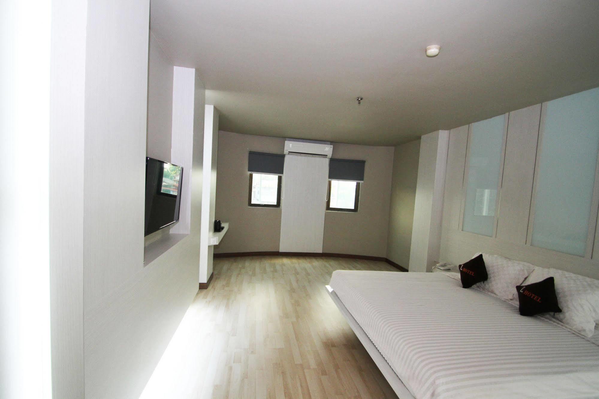 The L Hotel Entertainment Batam Экстерьер фото