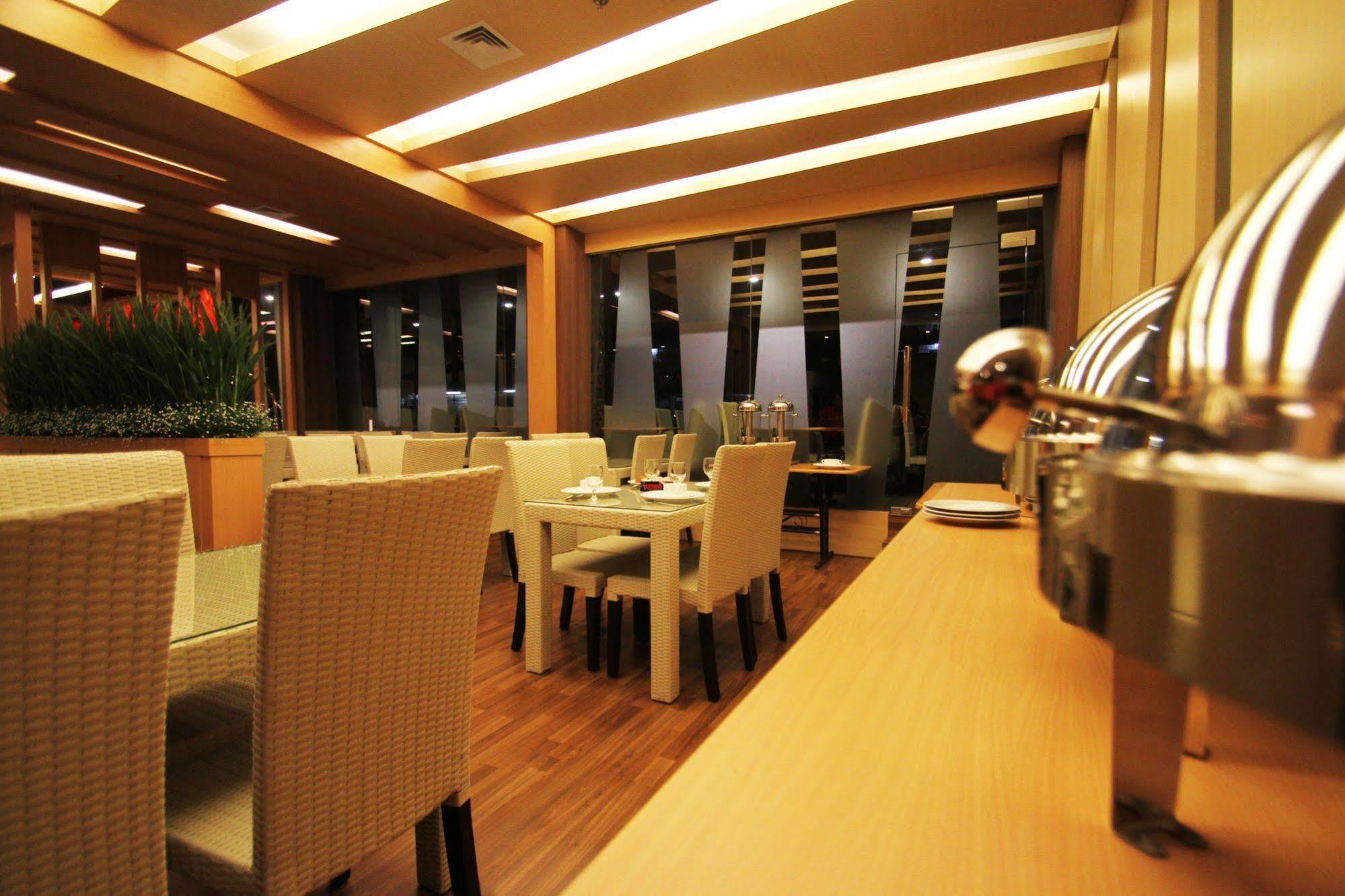 The L Hotel Entertainment Batam Экстерьер фото