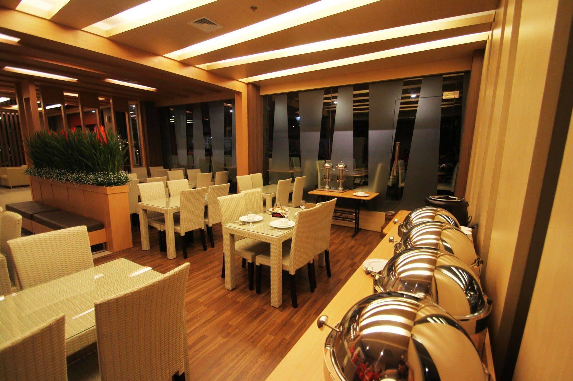 The L Hotel Entertainment Batam Экстерьер фото