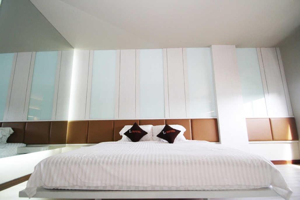 The L Hotel Entertainment Batam Экстерьер фото