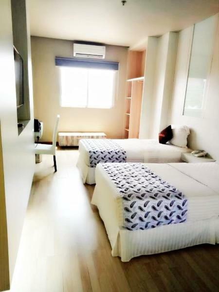 The L Hotel Entertainment Batam Экстерьер фото